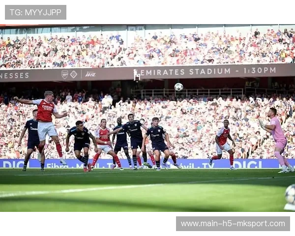 阿森纳边路突破训练：球员在训练中磨练二过一配合