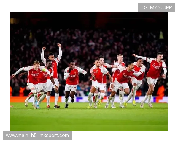 阿森纳边路突破训练：球员在训练中磨练二过一配合