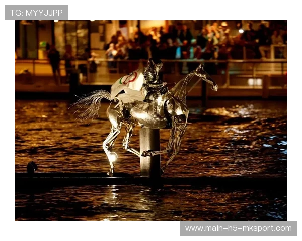 巴黎街头艺术点亮奥运开幕夜晚，巴黎的街头艺术