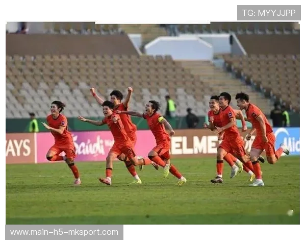 球迷爆棚：现场气氛热烈，激情四射！，球迷狂热