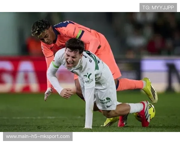 西甲-亚马尔破门，拉什福德建功，巴萨3-1埃尔切仍落后5分，西甲巴萨埃瓦尔